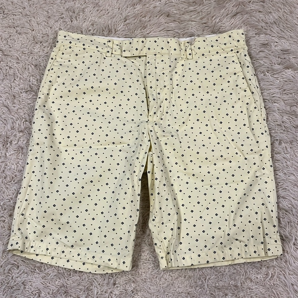 Club Monaco Men’s Flat Front Shorts with pattern